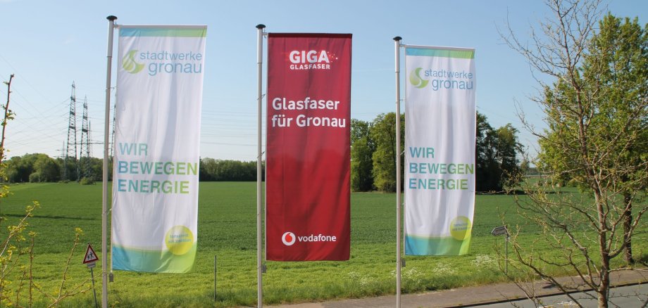 Flagge der Stadtwerke Gronau sowie von Vodafone für Glasfaser für Gronau.