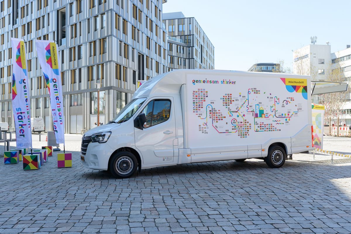 DGVN on Tour: Das Ausstellungsmobil ,,Gemeinsam stärker'' reist seit Juni 2021 durch Deutschland