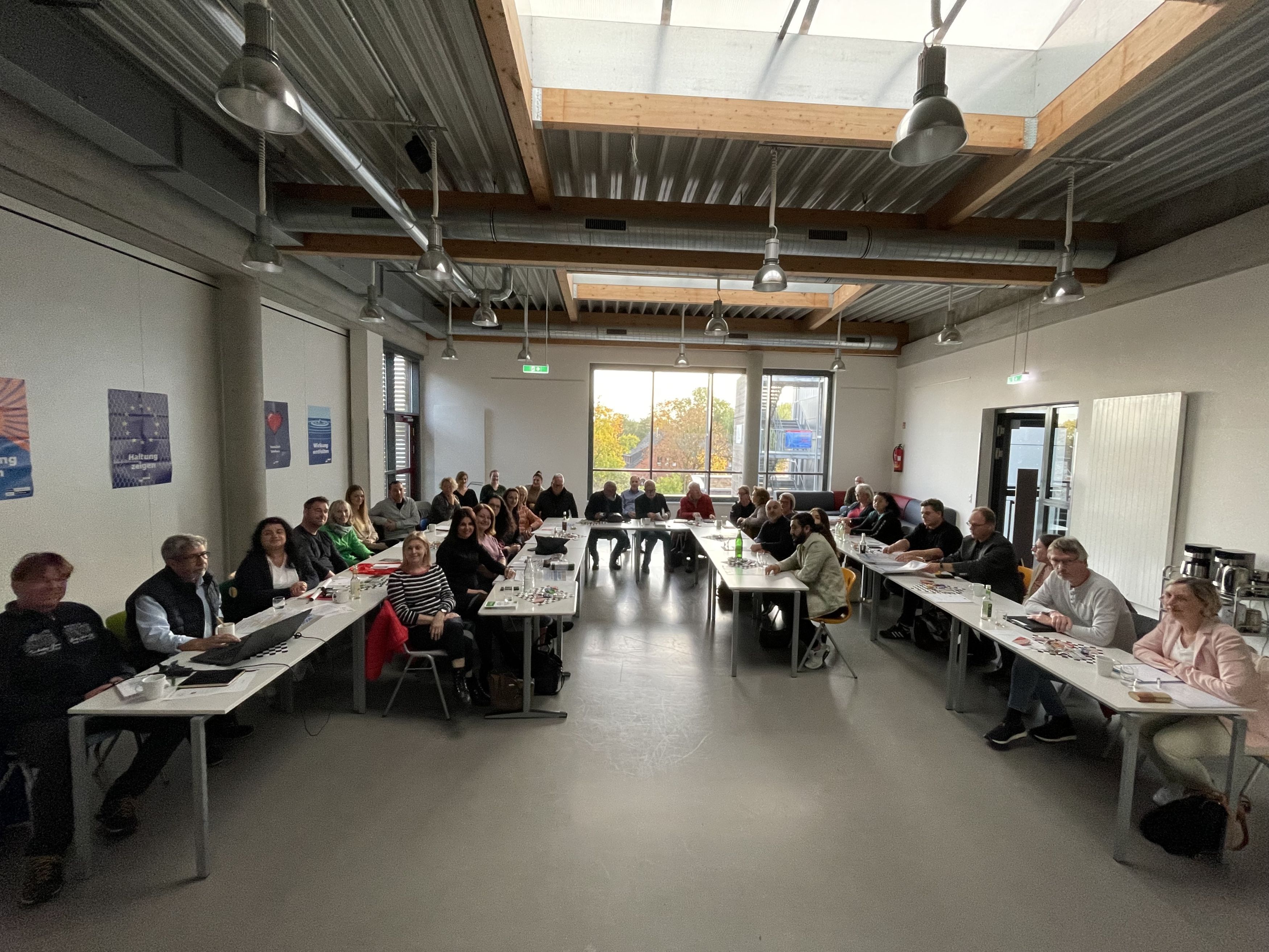 Die 30 Teilnehmenden der Hauptversammlung des Netzwerk Migration