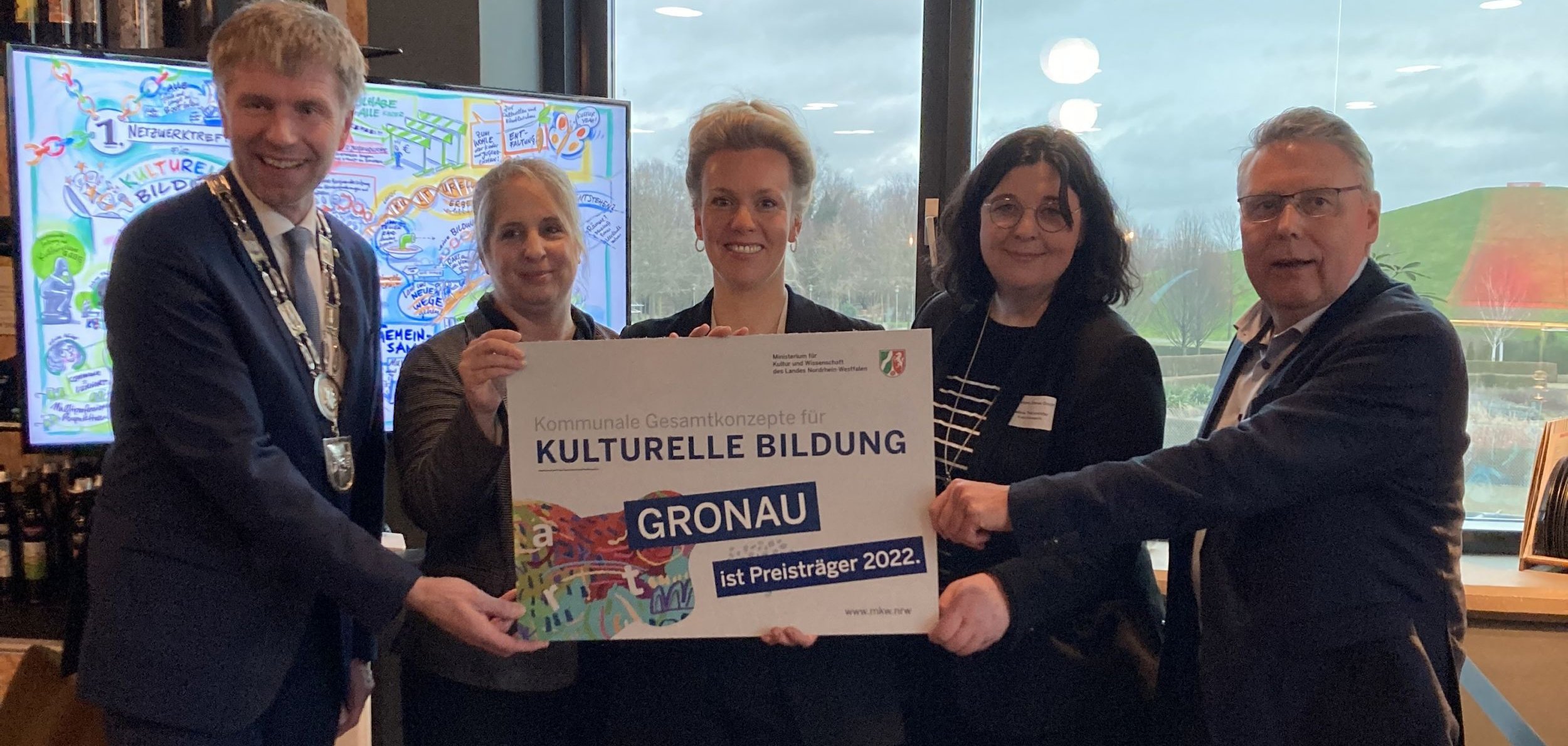 Bürgermeister Rainer Doetkotte, Ministerin Ina Brandes und vom Kulturbüro Britta Drewitz, Sabine Thünenkötter und Thomas Albers.