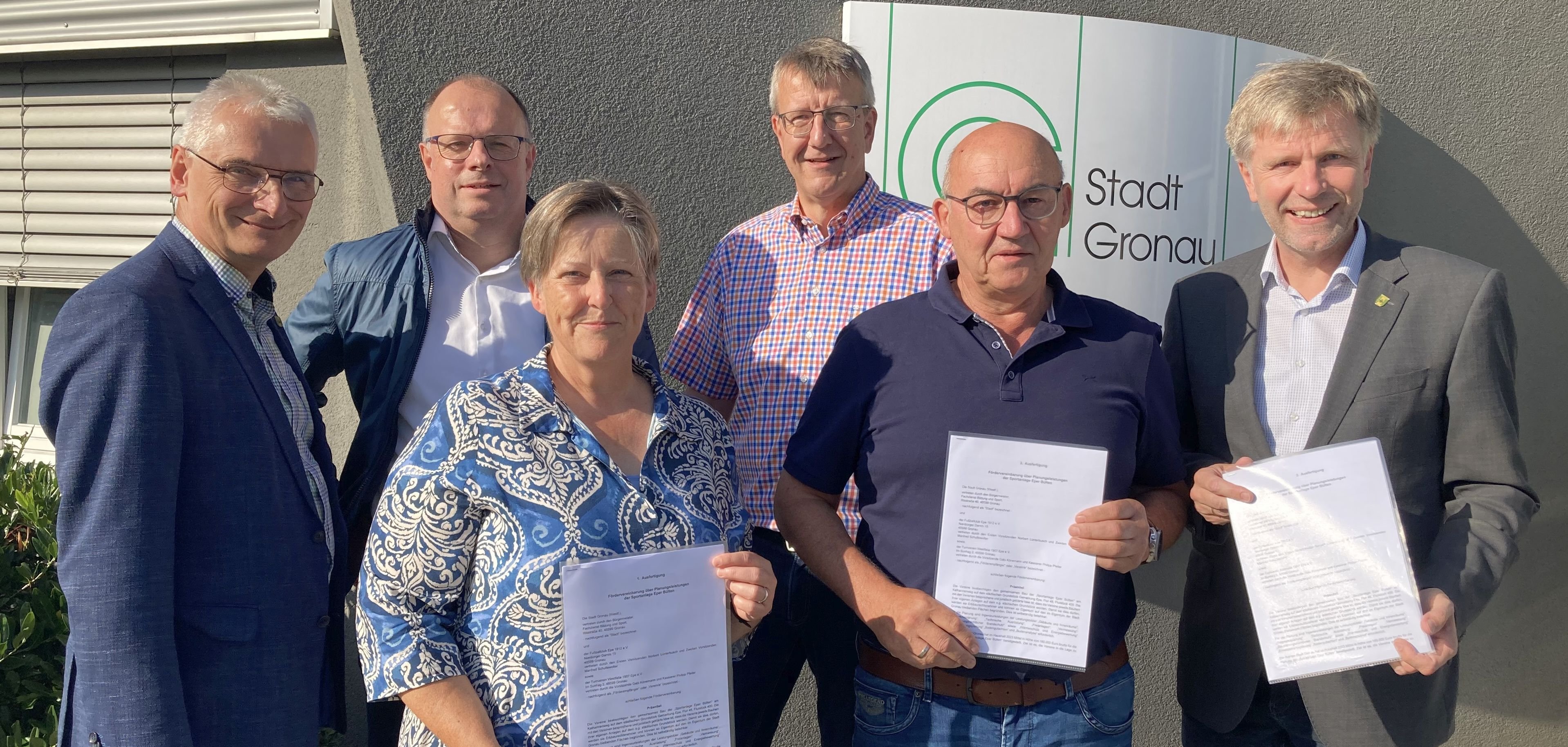 Überreichung der Fördervereinbarung für den Bau der neuen Sportanlage „Eper Bülten“  