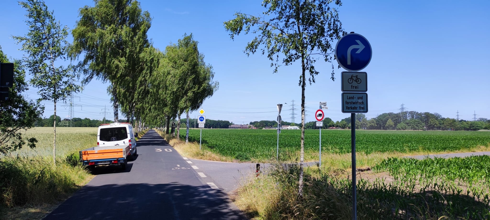 Die Beschilderung am Eschweg wird durch die Zentralen Bau- und Umweltdienste angebracht bzw. aufgestellt.