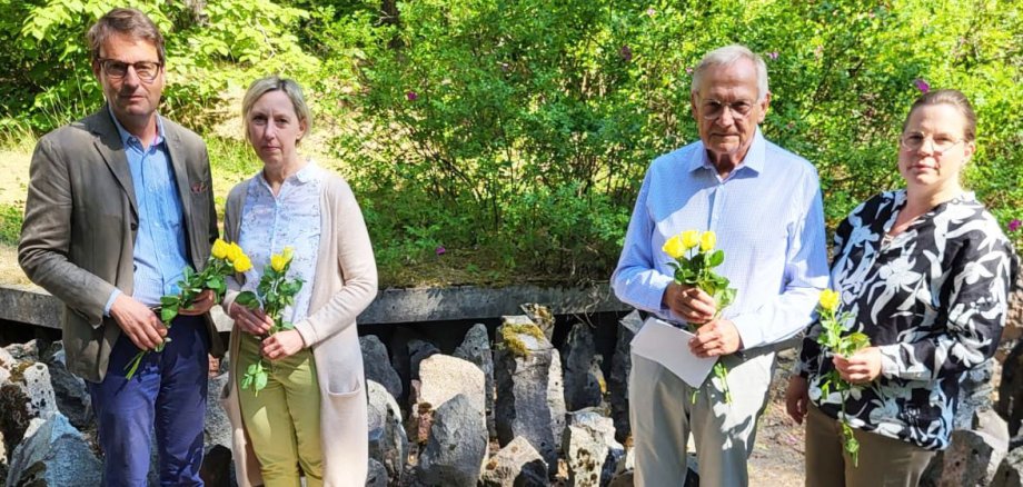 Regierungspräsident und Bezirksvorsitzender Andreas Bothe, Anne Terglane-Fuhrer von der VHS Gronau, Ratsmitglied Erich Schwartze und die Erste Beigeordnete Sandra Cichon.