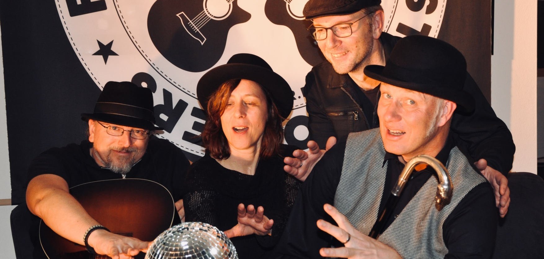 Die Fat Trousers Acoustic Rollers.