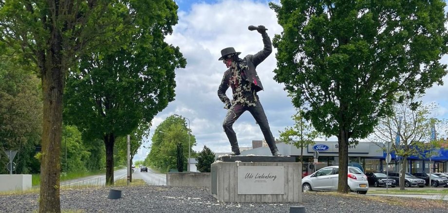 Udo-Lindenberg-Statue im Kreisverkehr Ochtruper Straße 