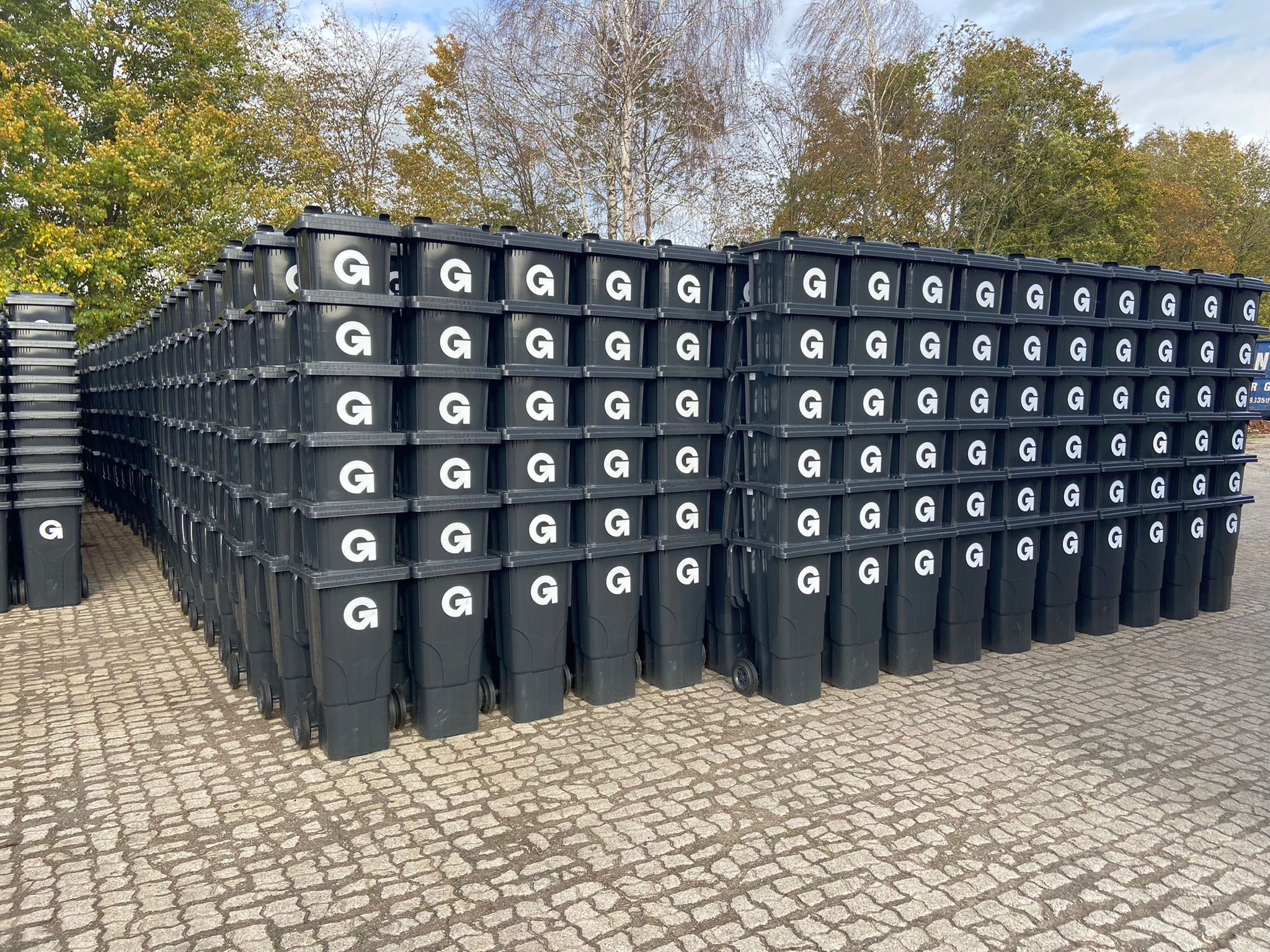 Restmülltonnen vor der Auslieferung