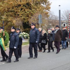 Gang zum Ehrenmal 