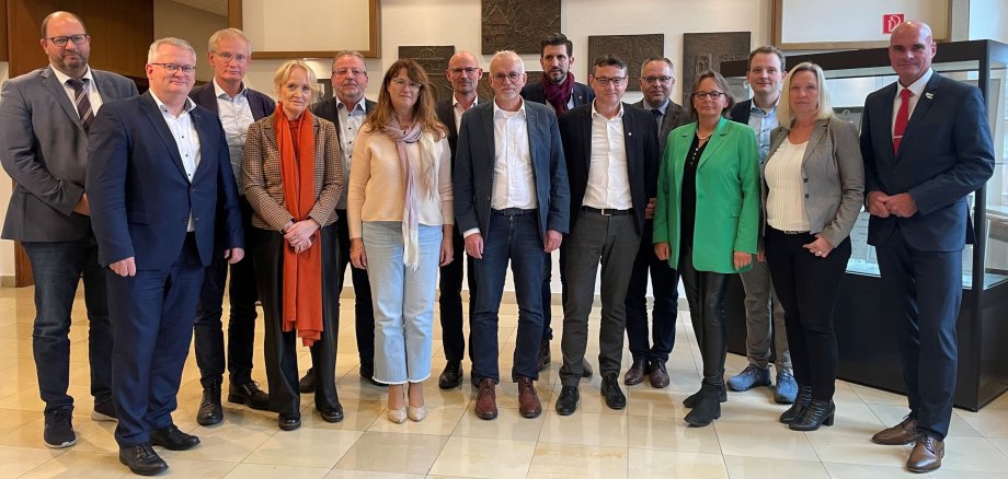 Vertreter:innen der Städte und Gemeinden sowie des Kreises Borken im Rathaus von Stadtlohn.