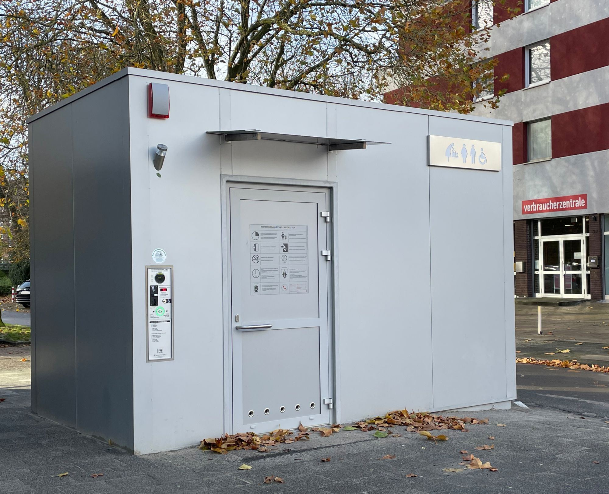 Die öffentliche Toilettenanlage in der Konrad-Adenauer-Straße 45.