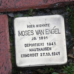 Fridtjof-Nansen-Realschule reinigt Stolpersteine - Link öffnet seitenüberlagerndes Dialog-Fenster