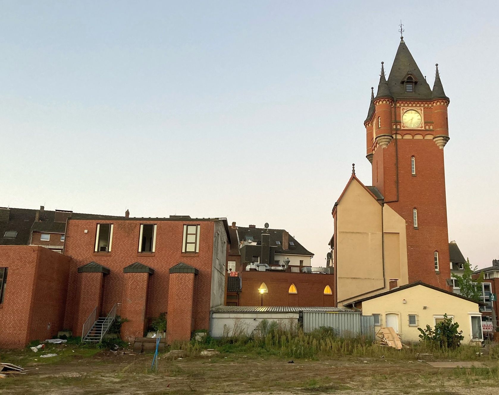 Gelände vor Abbrucharbeiten