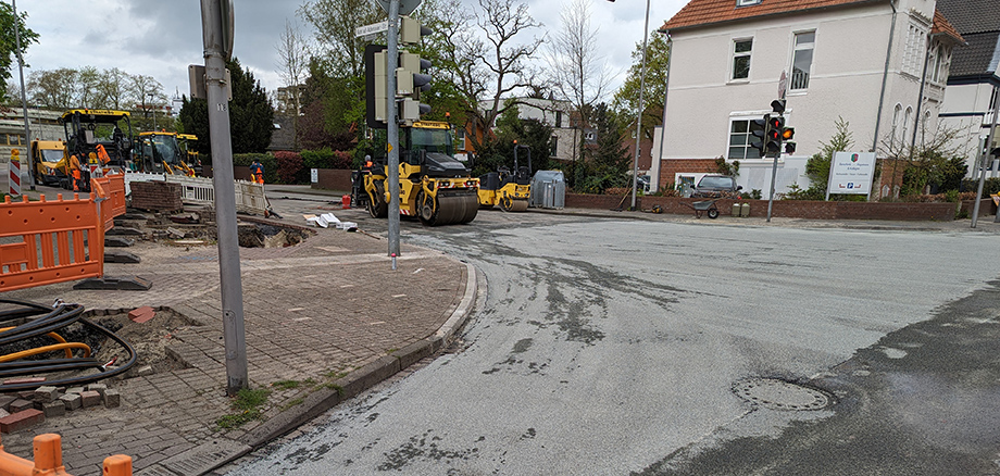 Baustelle an der Konrad-Adenauer-Straße kurz vor Freigabe.