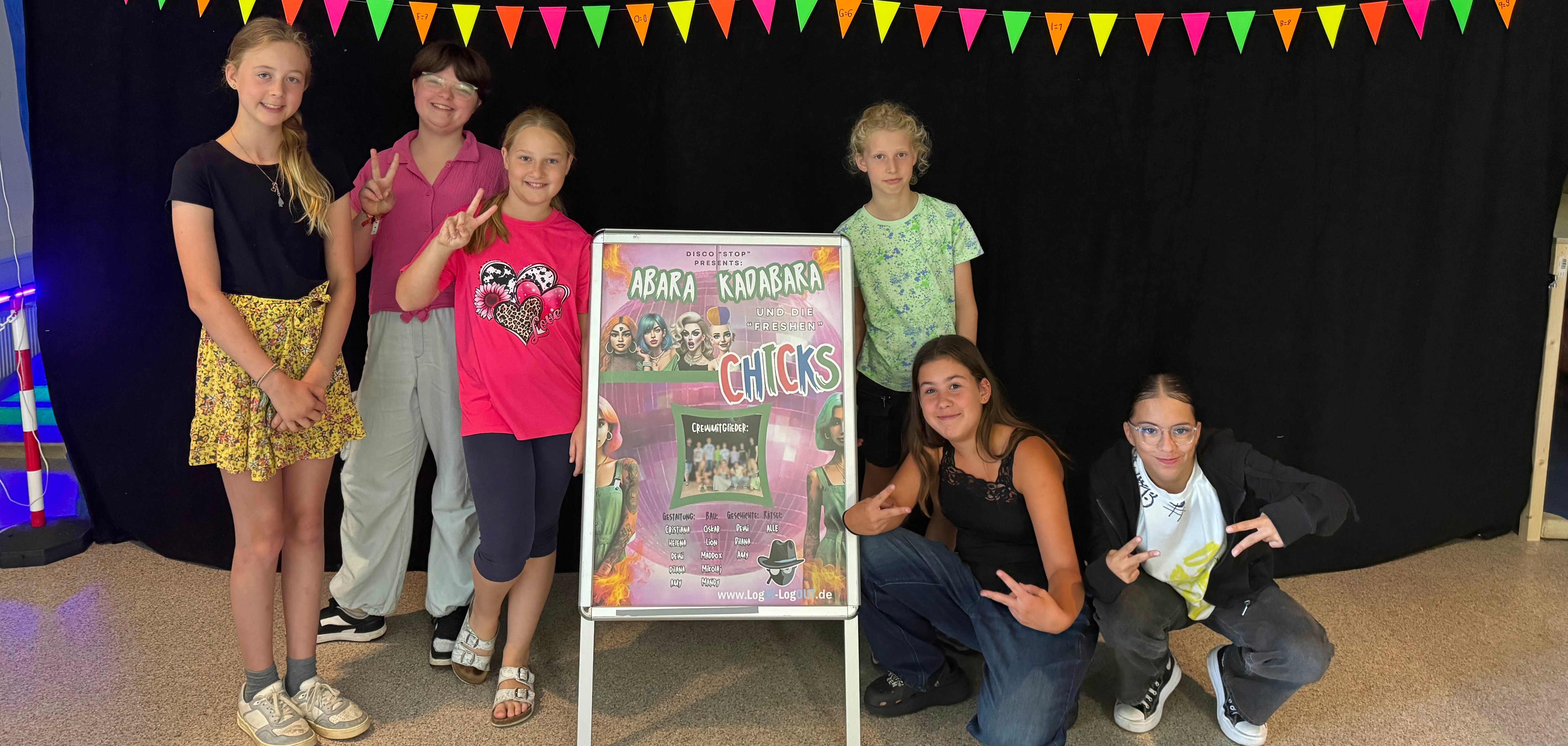 Sechs Kinder im Escape-Room des Jugendzentrum STOP