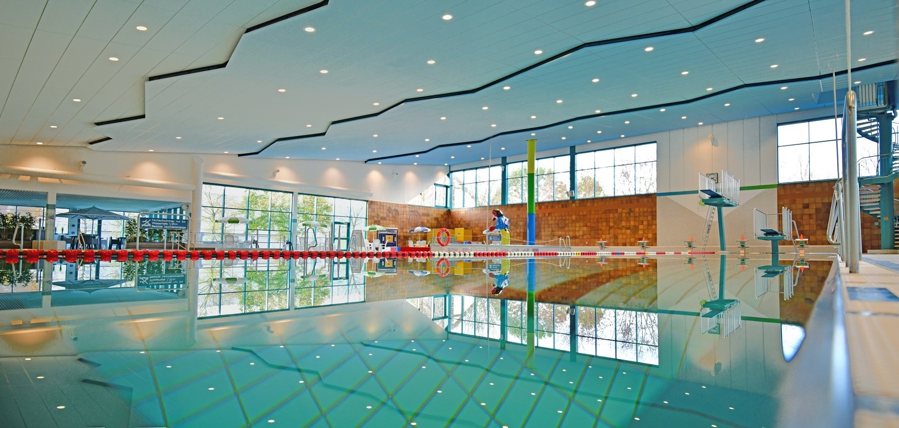 Innenansicht des Hallenbades in Gronau