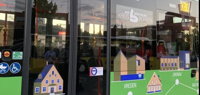 X80-Bus, der wegen des Karnevalsumzuges umgeleitet werden muss.