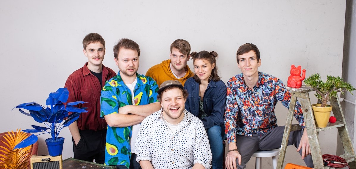 Sechs Musiker der Band Betrayers of Babylon