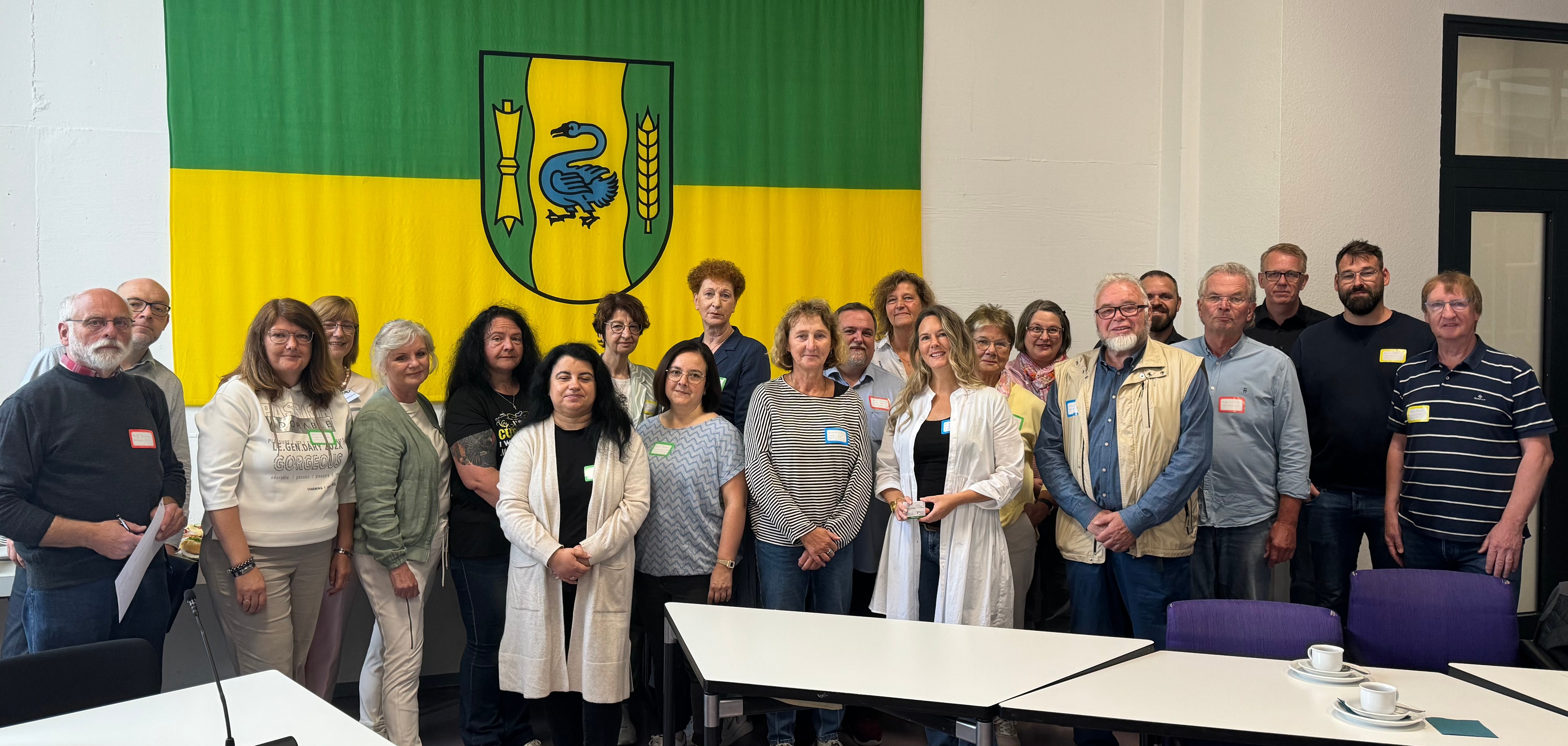 Gruppenfoto von allen Beteiligten vom Netzwerktreffen „Armut und Gesellschaft“