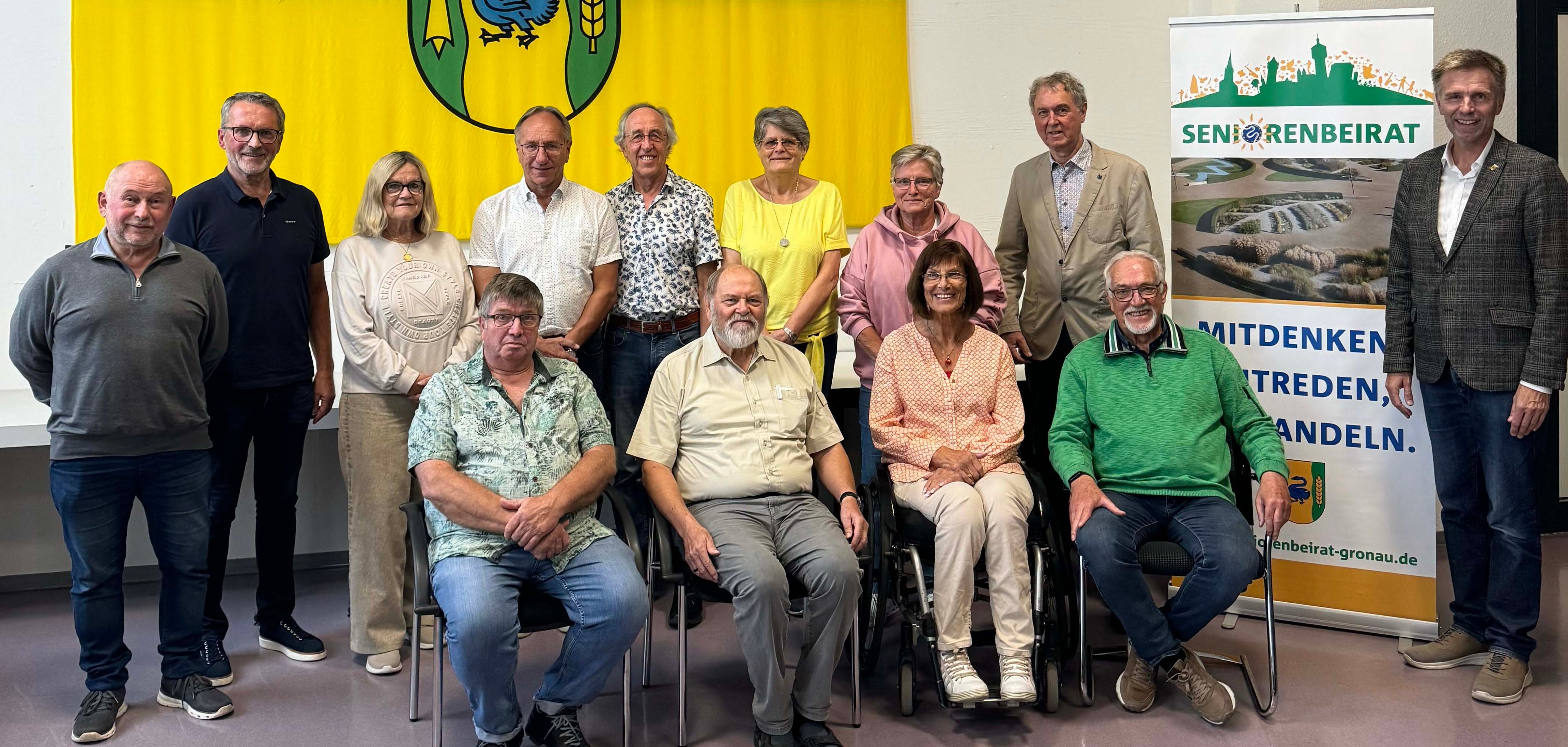 Die Mitglieder des Seniorenbeirats (2024-2028) und Bürgermeister Rainer Doetkotte.