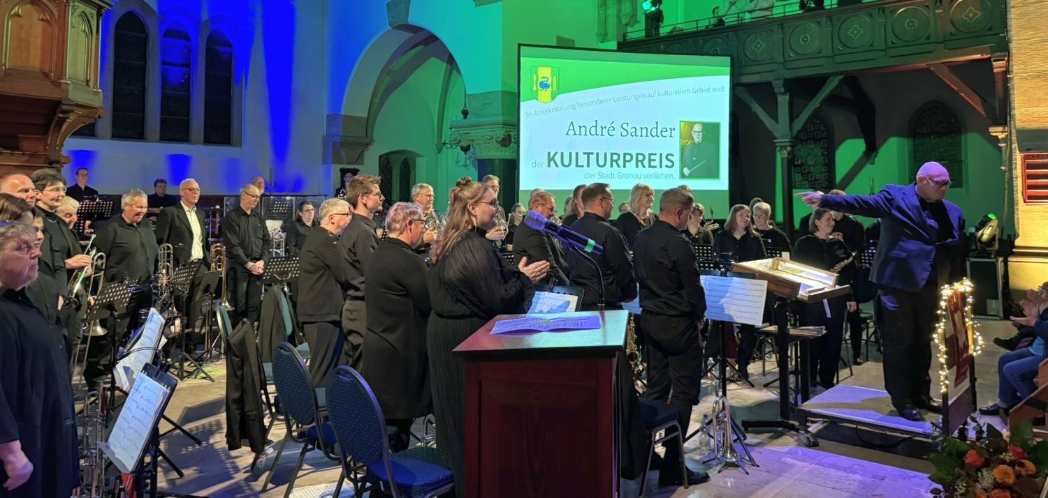 André Sander gemeinsam mit seinem Orchester