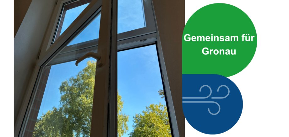 Offenes Fenster mit Außenblick, daneben der Hinweis ‚Gemeinsam für Gronau‘