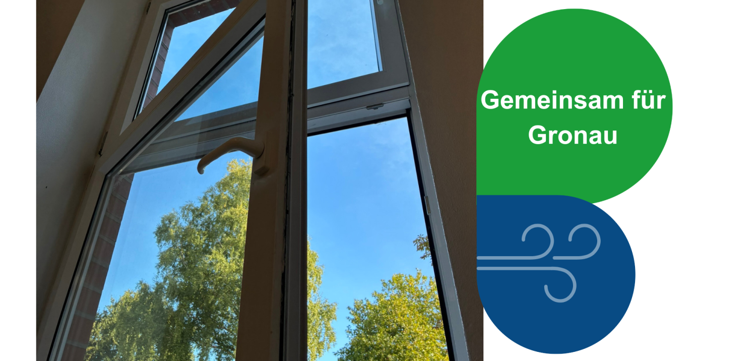 Offenes Fenster mit Außenblick, daneben der Hinweis ‚Gemeinsam für Gronau‘