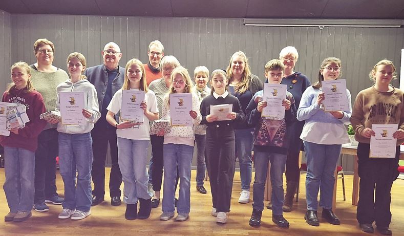 Alle Teilnehmenden beim Regionalentscheid des Vorlesewettbewerbs der 6. Klassen