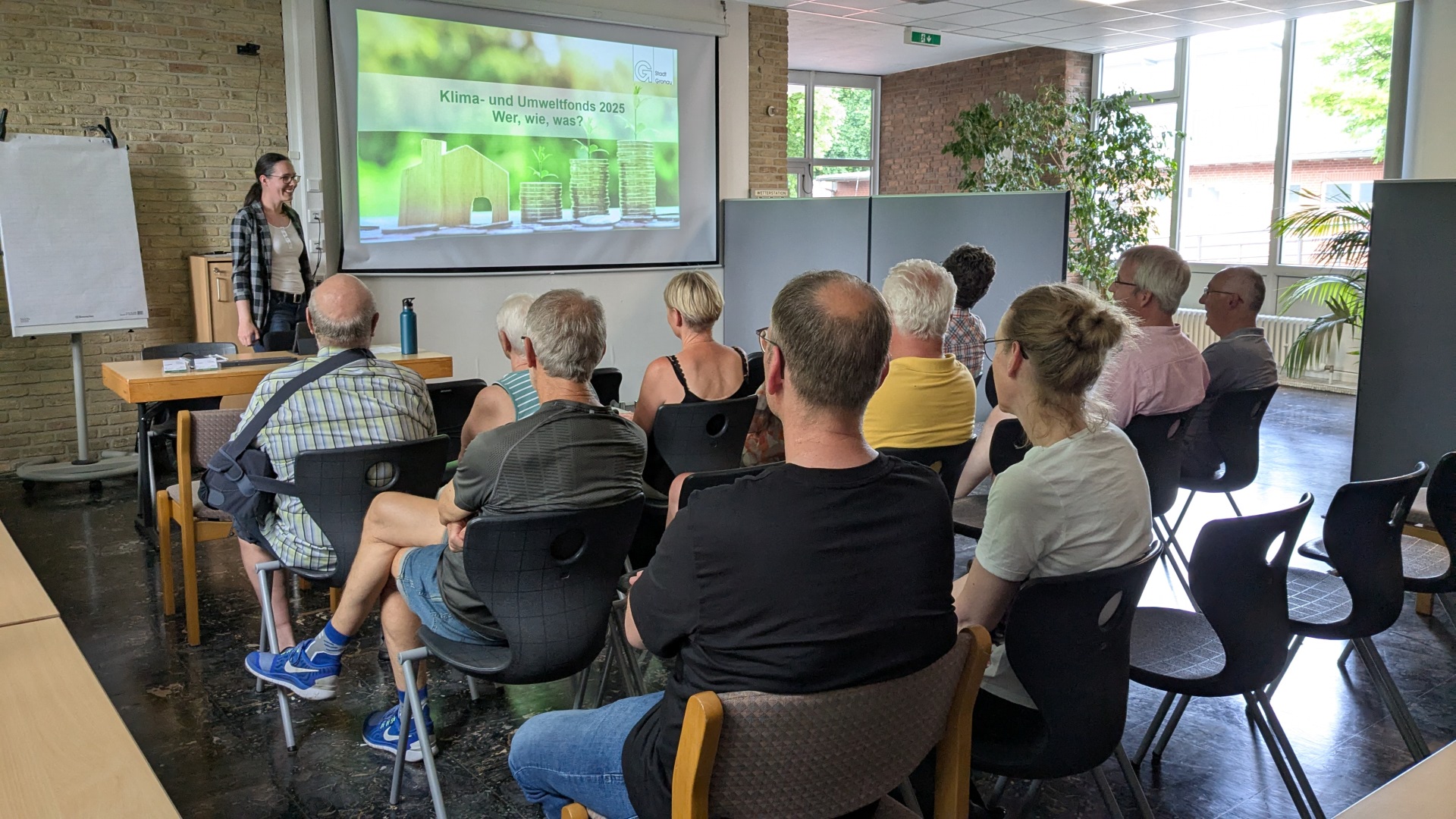 Gruppe von Personen bei der Informationsveranstaltung zum Thema Klima und Umweltfonds