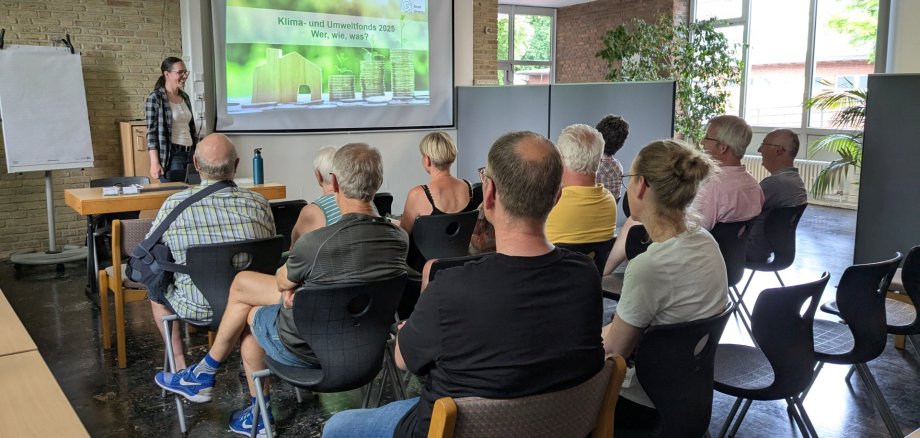 Gruppe von Personen bei der Informationsveranstaltung zum Thema Klima und Umweltfonds
