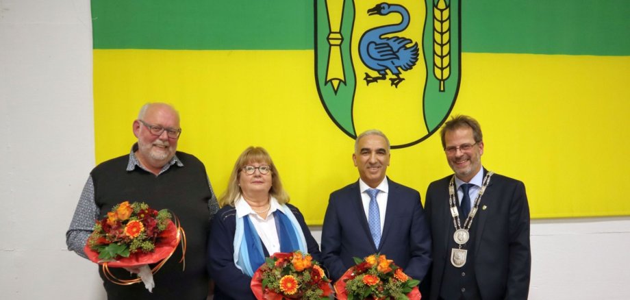 v.l.n.r. Wolfgang Rövekamp, Elisabeth Bröker, Ibrahim Savci und Bürgermeister Jörg von Borczyskowski v.l.n.r. Wolfgang Rövekamp, Elisabeth Bröker, Ibrahim Savci und Bürgermeister Jörg von Borczyskowski