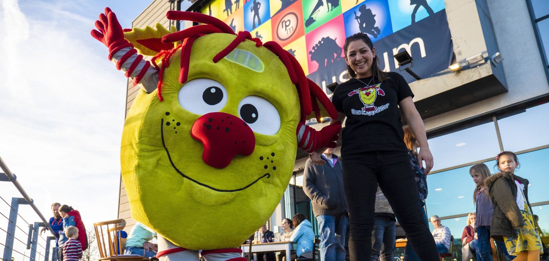 Das Zappeltier vor dem rock'n'popmuseum