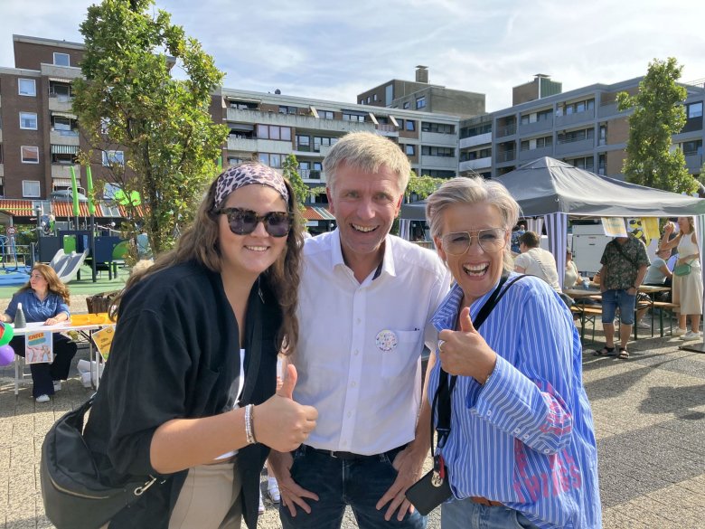 Bürgermeister Rainer Doetkotte mit Elke Rinke und Luana Dörken vom Stadtmarketing