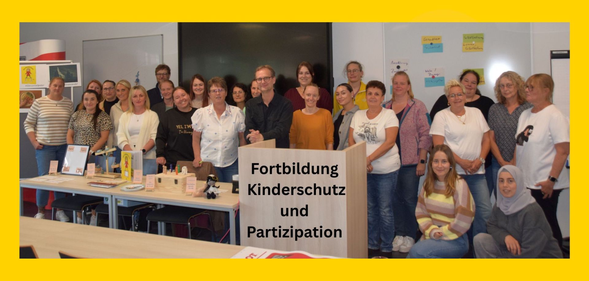 Gruppe mit Teilnehmenden der Fortbildung zum Thema Kinderschutz / Partizipation