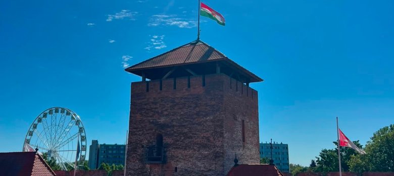 Einblicke in die historische Burganlage bei der Stadtbesichtigung in Gyula.