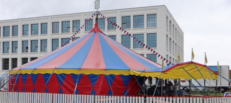 Zirkuszelt des Zirkus Merlin Zirkuszelt des Zirkus Merlin