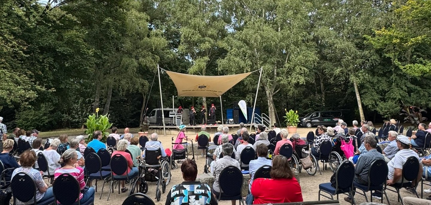 Die Gronauer Waldbühne mit Publikum