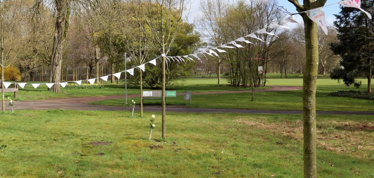 Girlande der Fridtjof-Nansen-Realschule am Erinnerungsort