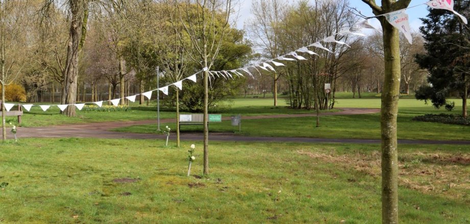 Girlande der Fridtjof-Nansen-Realschule am Erinnerungsort