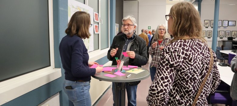 Bürger:innen im Austausch bei der Planungswerkstatt – Ideen und Anregungen werden gemeinsam besprochen