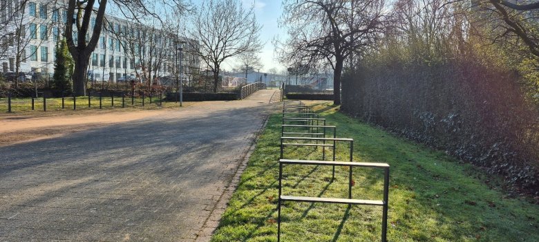 Fahrradabstellanlage in der direkten Nähe zur Bürgerhalle Fahrradabstellanlage in der direkten Nähe zur Bürgerhalle