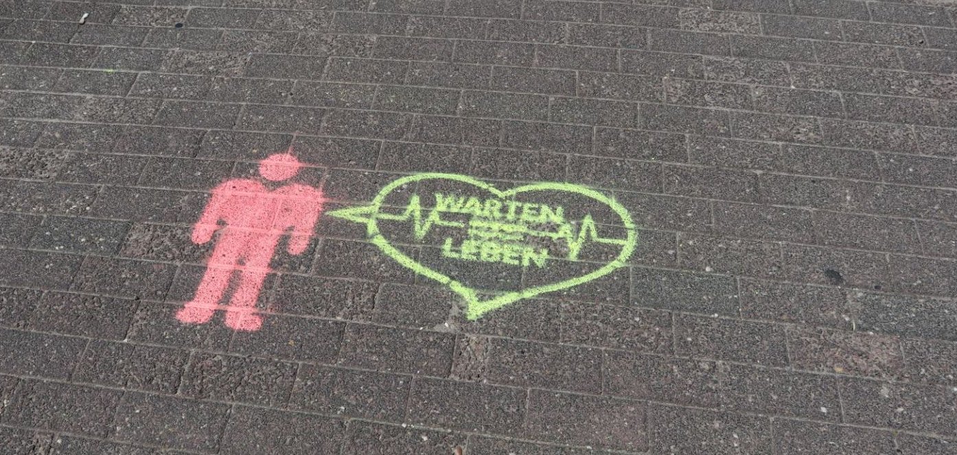 Warten = Leben Spray auf der Eper Straße / Eschweg / Laubstiege