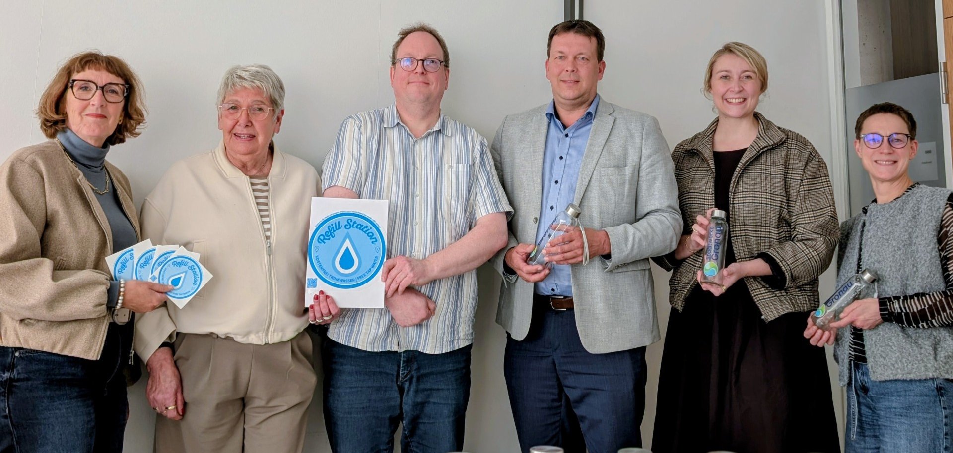 (v.l.n.r.): Sylvia Rasokat-Poll (Stadtwerke Gronau), Josi Schwartze (Café Grenzenlos), Ulrich Lenzing (Stadtbücherei Gronau), Herbert Daldrup (Stadtwerke Gronau), Katharina Terhan (Kulturbüro Gronau), Katharina Weitkamp (rock’n’popmuseum)