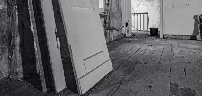 Blick vom 1. OG ins Treppenhaus im Haus Lebenstein Fotografie vom 1. OG ins Treppenhaus während der Sanier- und Neuerschaffungsarbeiten im Haus Lebenstein