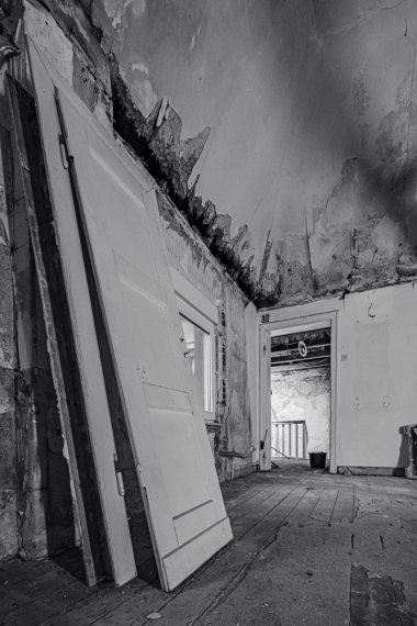 Blick vom 1. OG ins Treppenhaus im Haus Lebenstein Fotografie vom 1. OG ins Treppenhaus während der Sanier- und Neuerschaffungsarbeiten im Haus Lebenstein